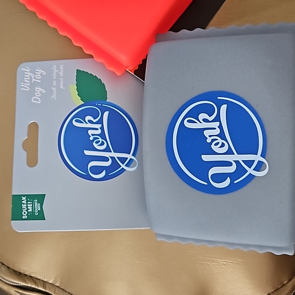 DOG HERSHEY'S VINYL DOG TOYS - Picture 2 of 4